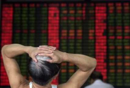 Шанхайская фондовая биржа рекордно обвалилась