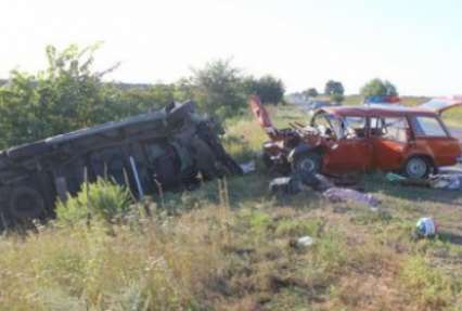 Смертельное ДТП под Киевом: погибла женщина-пассажир, четыре человека – в больнице