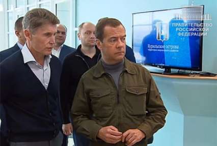 СМИ: возмутившая Токио поездка Медведева на Курилы может отменить визит Путина в Японию