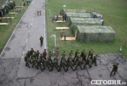 США осенью начнут подготовку военнослужащих украинской армии – госдеп
