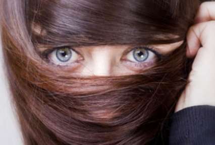 ТОП-6 причин ломкости волос и способы предотвращения этого