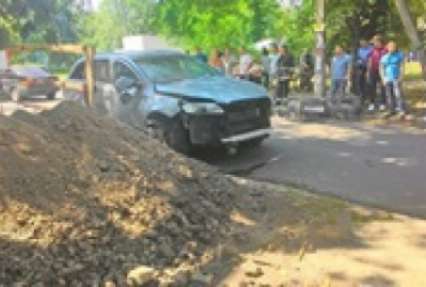 В Черкассах посреди дороги взорвался автомобиль