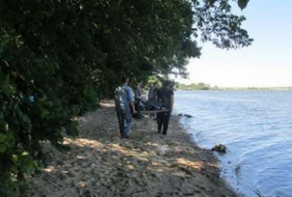В Черниговской области на берегу реки нашли тело молодой женщины с проломленной головой