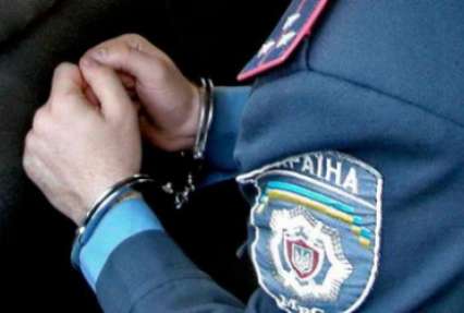 В Днепропетровске милиционера арестовали за пистолет и корпусы к гранатам