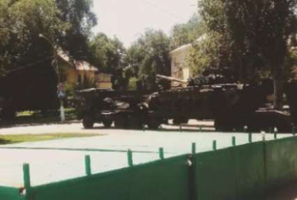 В Донецк прибыл тягач с современным танком (фото,видео)