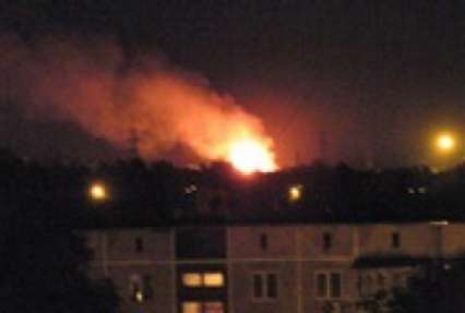 В Донецке после обстрелов горят дома