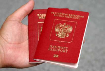 В ФМС заявили, что россиянам можно будет получить второй загранпаспорт