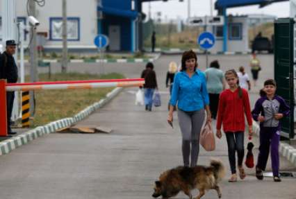 В ФСБ нашли почти 10 млн рублей на возведение забора на границе с Украиной