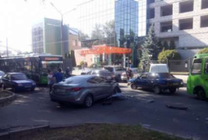 В Харькове из-за ДТП образовалась огромная пробка
