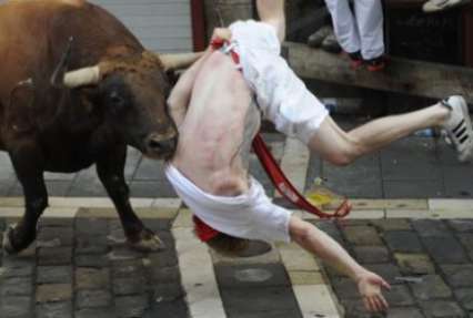 В Испании бык насмерть забодал мужчину