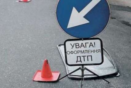 В Киеве ищут водителя, который во дворе сбил женщину и сбежал