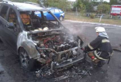 В Киеве сожгли два автомобиля