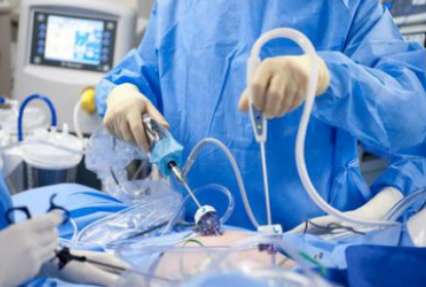 В Китае хирург провел операцию, пережив разрыв аорты