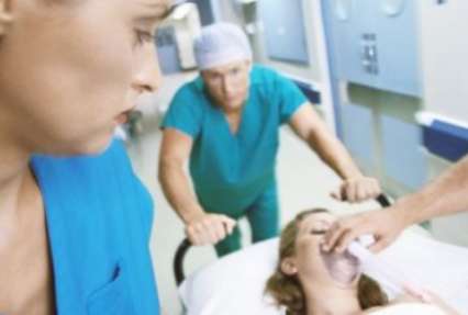 В Кременчуге 19-летней девушке врачи вместо кислорода подали смертельный газ
