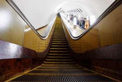 В московском метро ребенку зажало ногу на эскалаторе