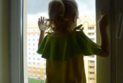В Одессе двухлетняя девочка выпала из окна