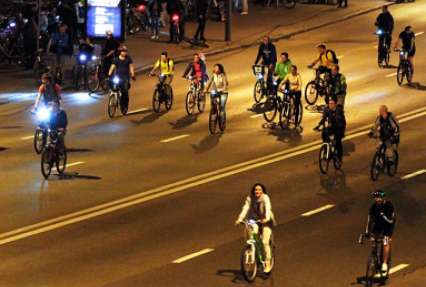 В первом ночном велопараде в Москве приняли участие более 9 тысяч человек