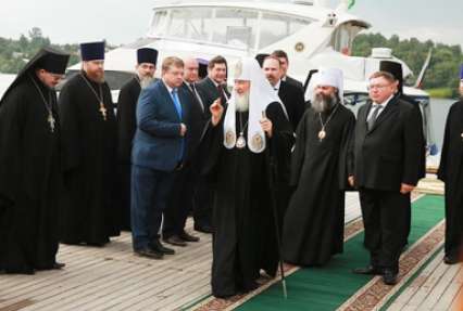 В Плесе отменили крупнейший веломарафон по случаю визита патриарха Кирилла, явившегося в город на яхте