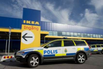 В Швеции задержан второй подозреваемого в нападении на посетителей магазина