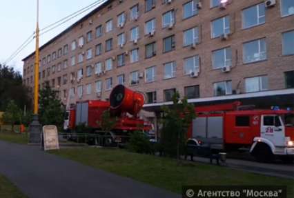 В учебном корпусе МГУ провели эвакуацию из-за возгорания кабеля