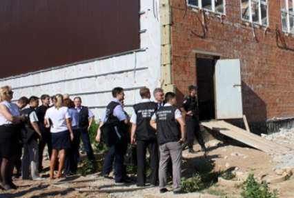 В Великом Новгороде арестовали прораба фирмы, работавшей на стройке спортзала ОМОНа, где обвалилась крыша