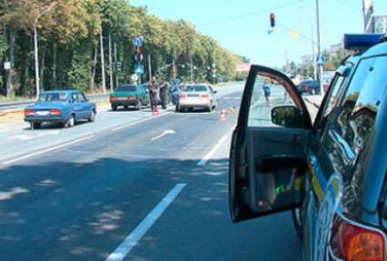 В Виннице неизвестные расстреляли автомобиль: двое мужчин тяжело ранены