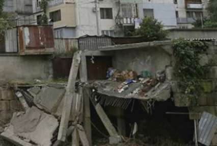 В жилом доме в Тбилиси прогремел взрыв: есть погибшие