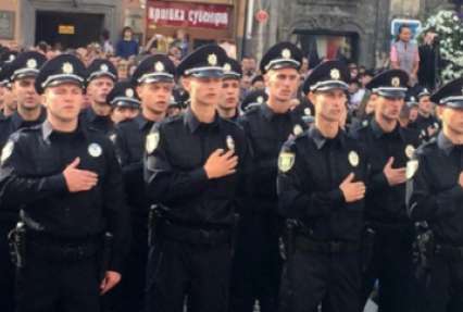 Во Львове начала работу новая патрульная полиция (фото)