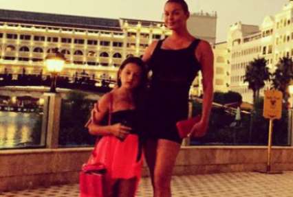 Волочкова учит дочь носить мини-бикини (фото)