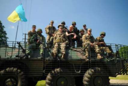 Яценюк обещает сохранить бюджет на оборону на уровне 2015 года
