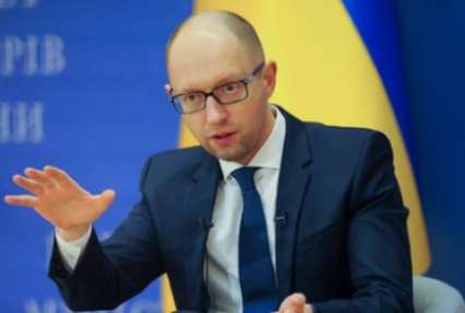 Яценюк уверяет, что Украина уже должна меньше денег, чем раньше