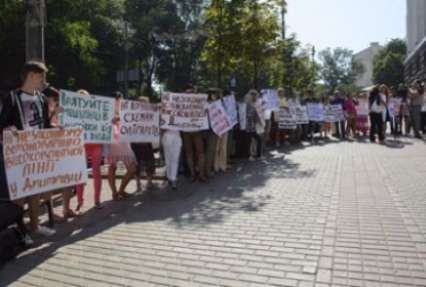 Жители Дмитровки требуют остановить прокладывание высоковольтной линии возле жилых домов