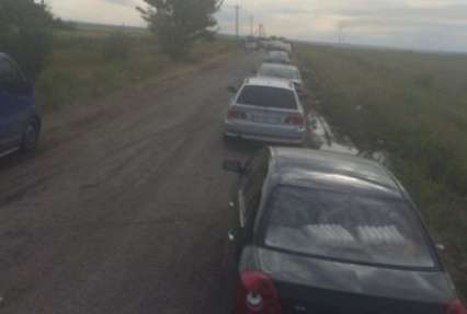 Жители Донецка не находят свои фамилии в базе пропусков на блокпостах (фото)