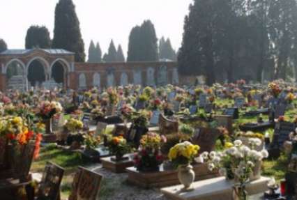 Жителям итальянской деревни запретили умирать