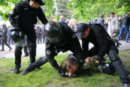Аваков извинился за действия полицейских в Днепре