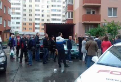 Массовая драка в Одессе: Полицейскому сломали нос