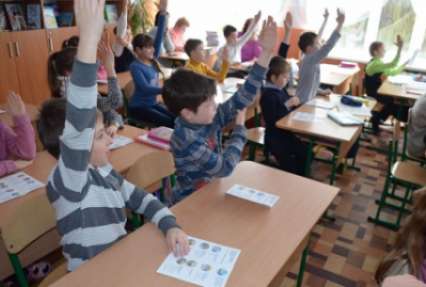 В Мариуполе все школы хотят перевести на укрязык
