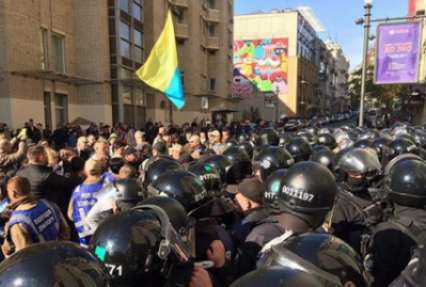 В центре Киева подрались участники акции и полиция