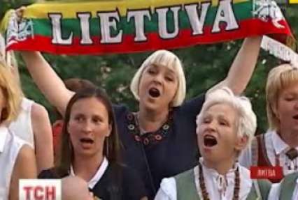 Литовці по всьому світові заспівали свій національний гімн