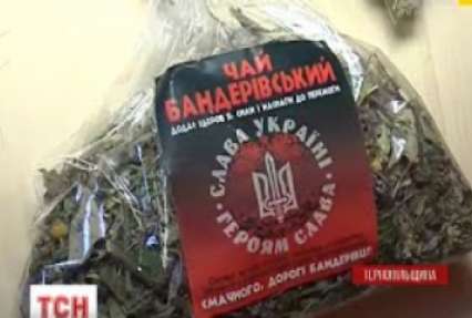 Тернопільські волонтери пакують чаї для бійців АТО