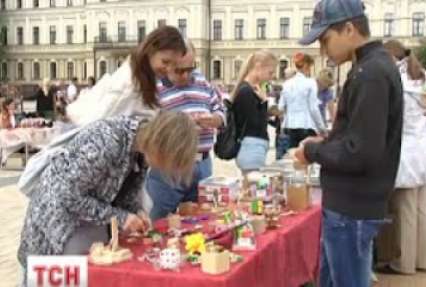 У центрі столиці волонтери організували благодійний ярмарок