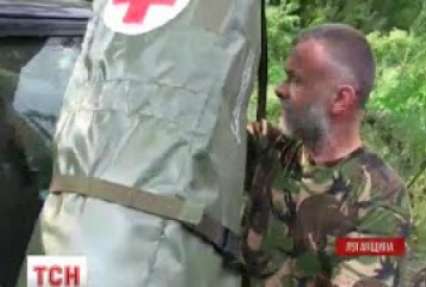 Медик батальйону «Київ-2» облаштував імпровізовану поліклініку в покинутій сільській хаті