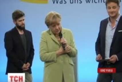 Під шквалом критики опинилася канцлер Німеччини Ангела Меркель після зустрічі зі школярами