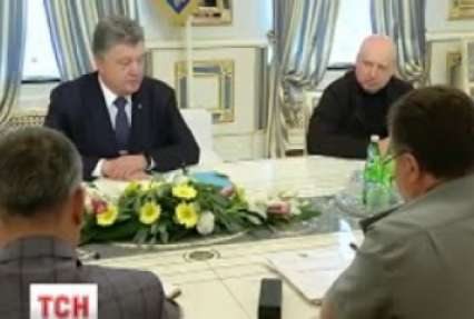Порошенко заговорив про посилення оборони на випадок ескалації конфлікту на Донбасі