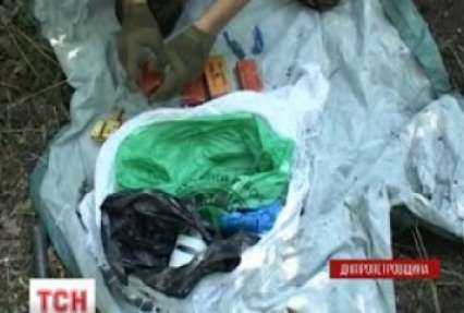 На Дніпропетровщині СБУ виявили схованку зі зброєю та вибухівкою