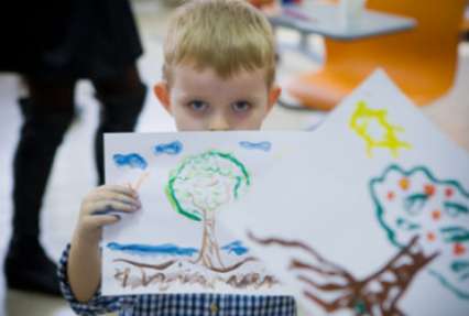 в киевском Центре психологической поддержки проходят занятия для детей-переселенцев из Донбасса