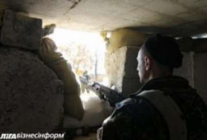 Украинским военным удается отбивать атаки террористов