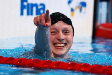 Американка Кэти Ледеки с мировым рекордом победила в плавании на 800 м кролем