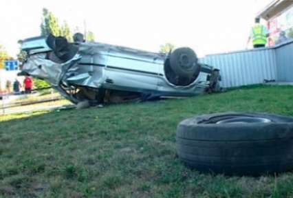 Автомобилиста выбросило из машины во время ДТП (видео)