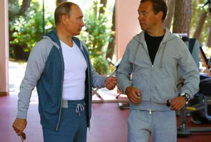 Блоггеры продолжили обсуждать тренировку Путина с Медведевым, обратив внимание на итальянский наряд президента